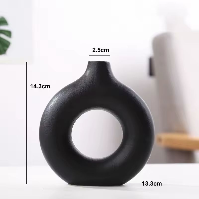 Dimensions of the mini black Maison Donut ceramic vase measuring 14.3 cm high and 13.3 cm wide.
